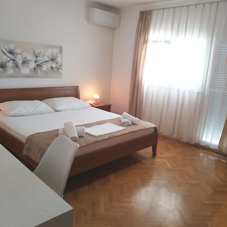 Apartments"Nika" With Private Pool Galovac  Exteriér fotografie