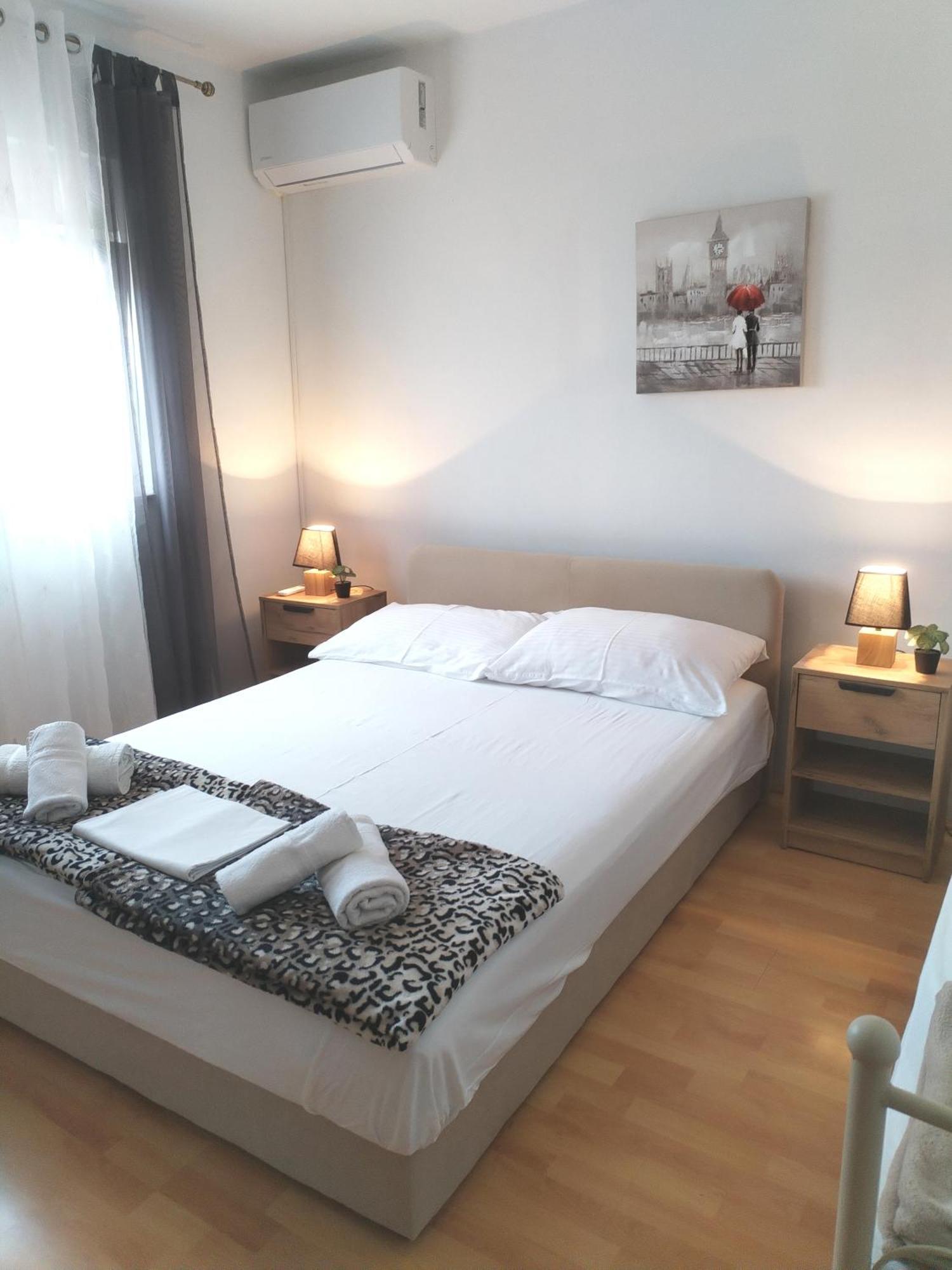 Apartments"Nika" With Private Pool Galovac  Exteriér fotografie