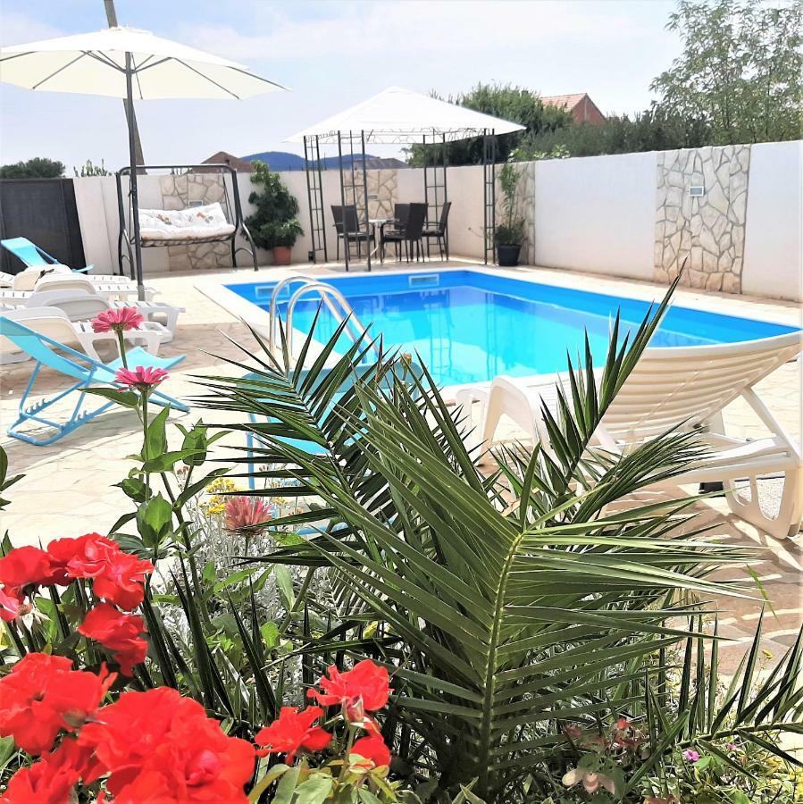 Apartments"Nika" With Private Pool Galovac  Exteriér fotografie